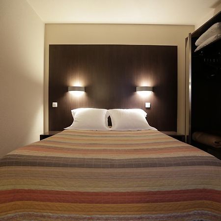 Hotel Au Petit Caporal Maisons-Alfort Phòng bức ảnh