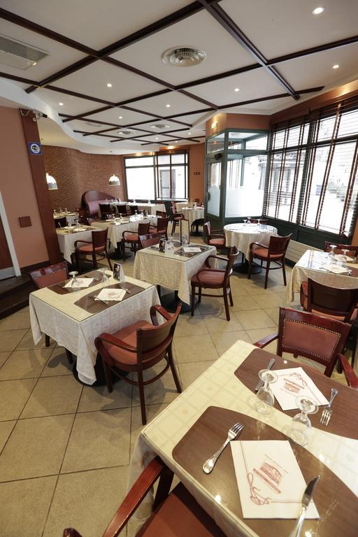 Hotel Au Petit Caporal Maisons-Alfort Ngoại thất bức ảnh