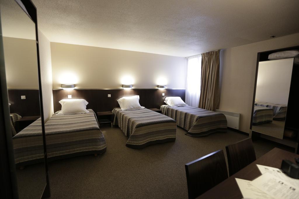 Hotel Au Petit Caporal Maisons-Alfort Phòng bức ảnh