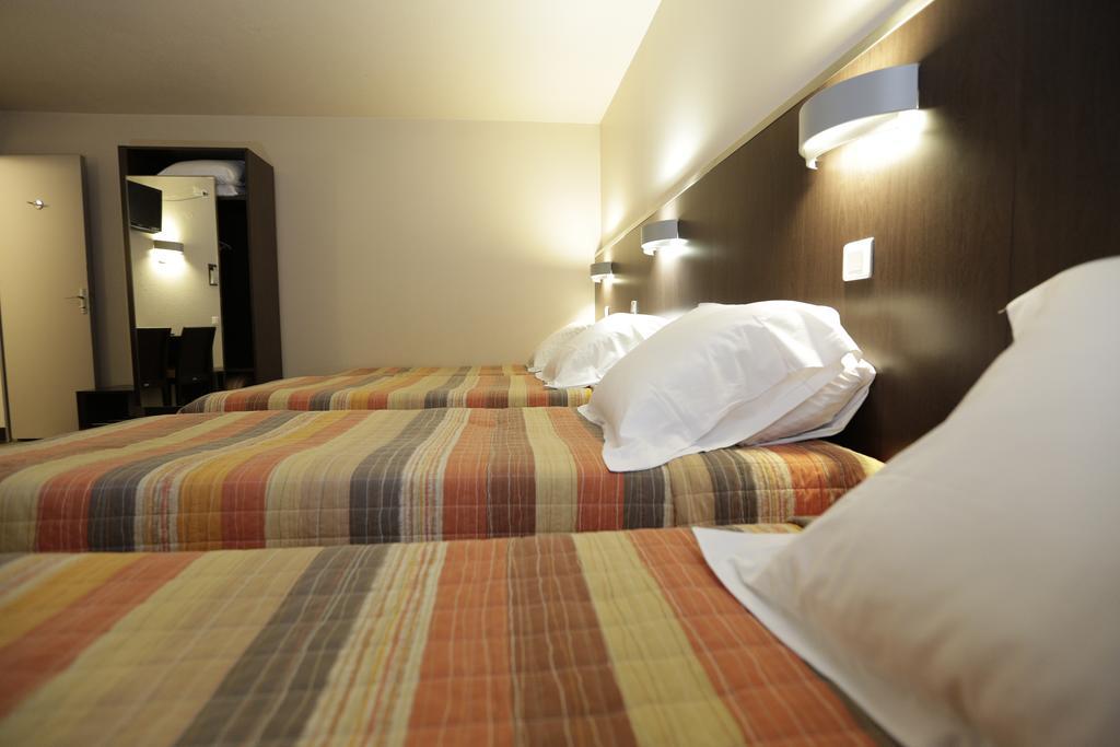 Hotel Au Petit Caporal Maisons-Alfort Phòng bức ảnh