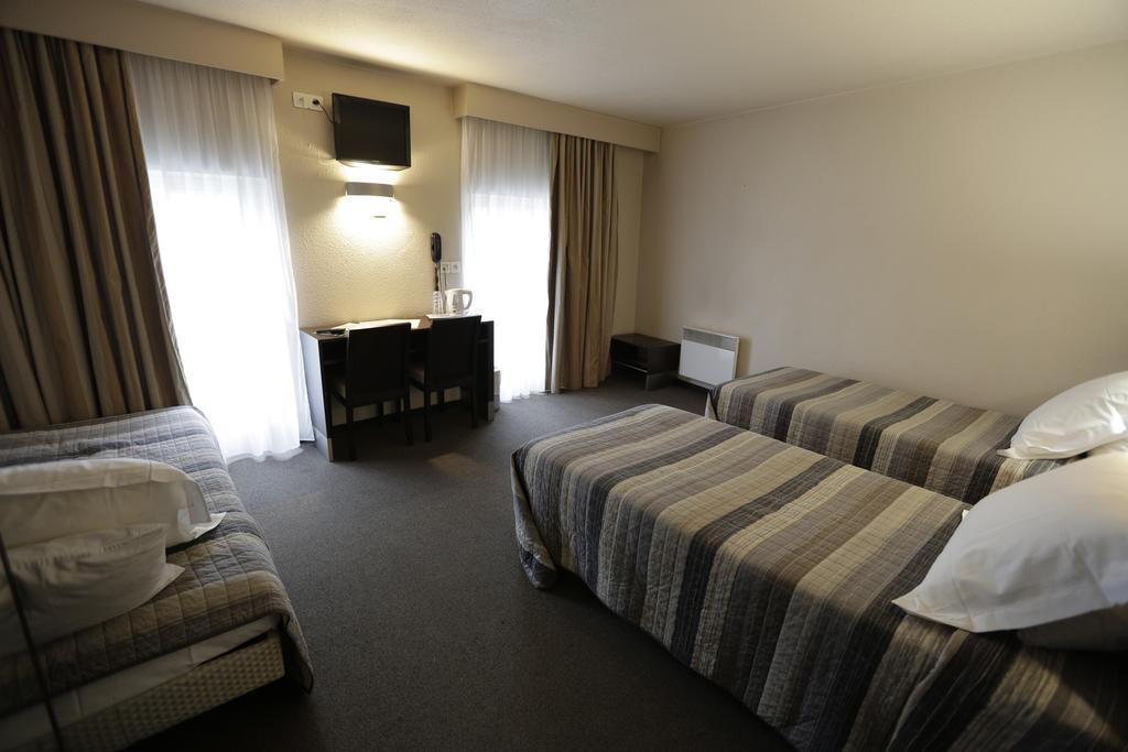 Hotel Au Petit Caporal Maisons-Alfort Ngoại thất bức ảnh