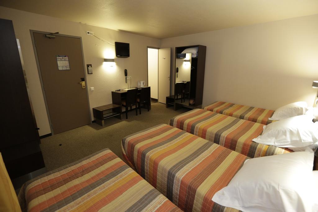 Hotel Au Petit Caporal Maisons-Alfort Phòng bức ảnh
