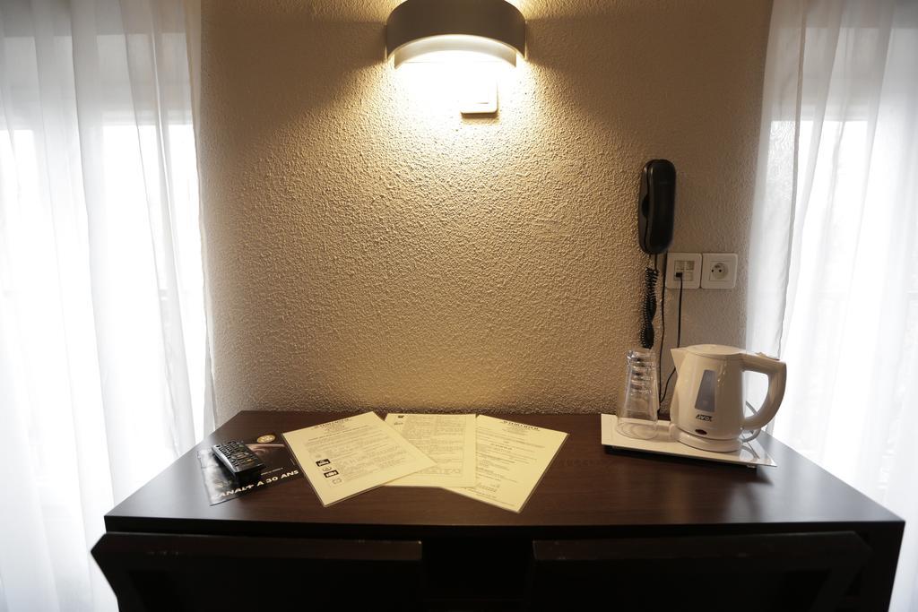 Hotel Au Petit Caporal Maisons-Alfort Ngoại thất bức ảnh
