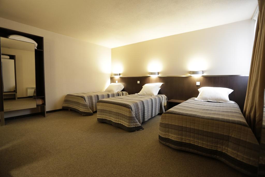 Hotel Au Petit Caporal Maisons-Alfort Ngoại thất bức ảnh