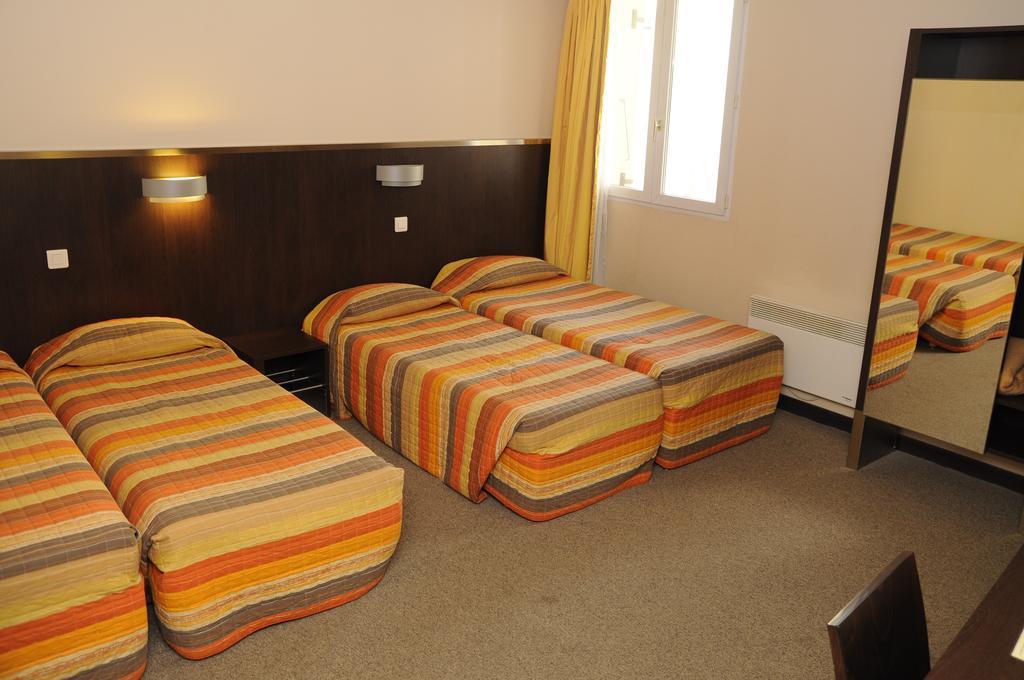Hotel Au Petit Caporal Maisons-Alfort Phòng bức ảnh