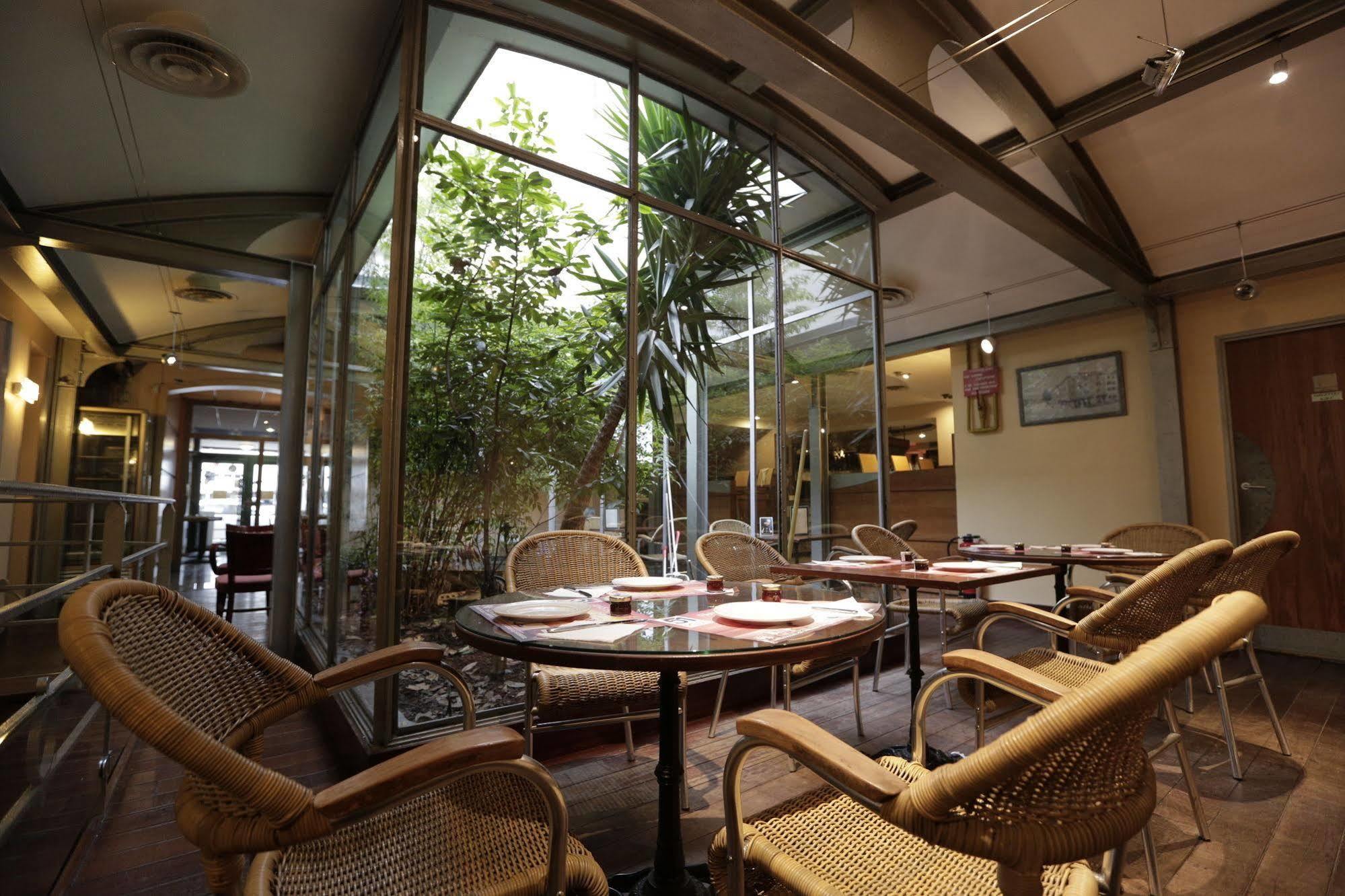 Hotel Au Petit Caporal Maisons-Alfort Ngoại thất bức ảnh