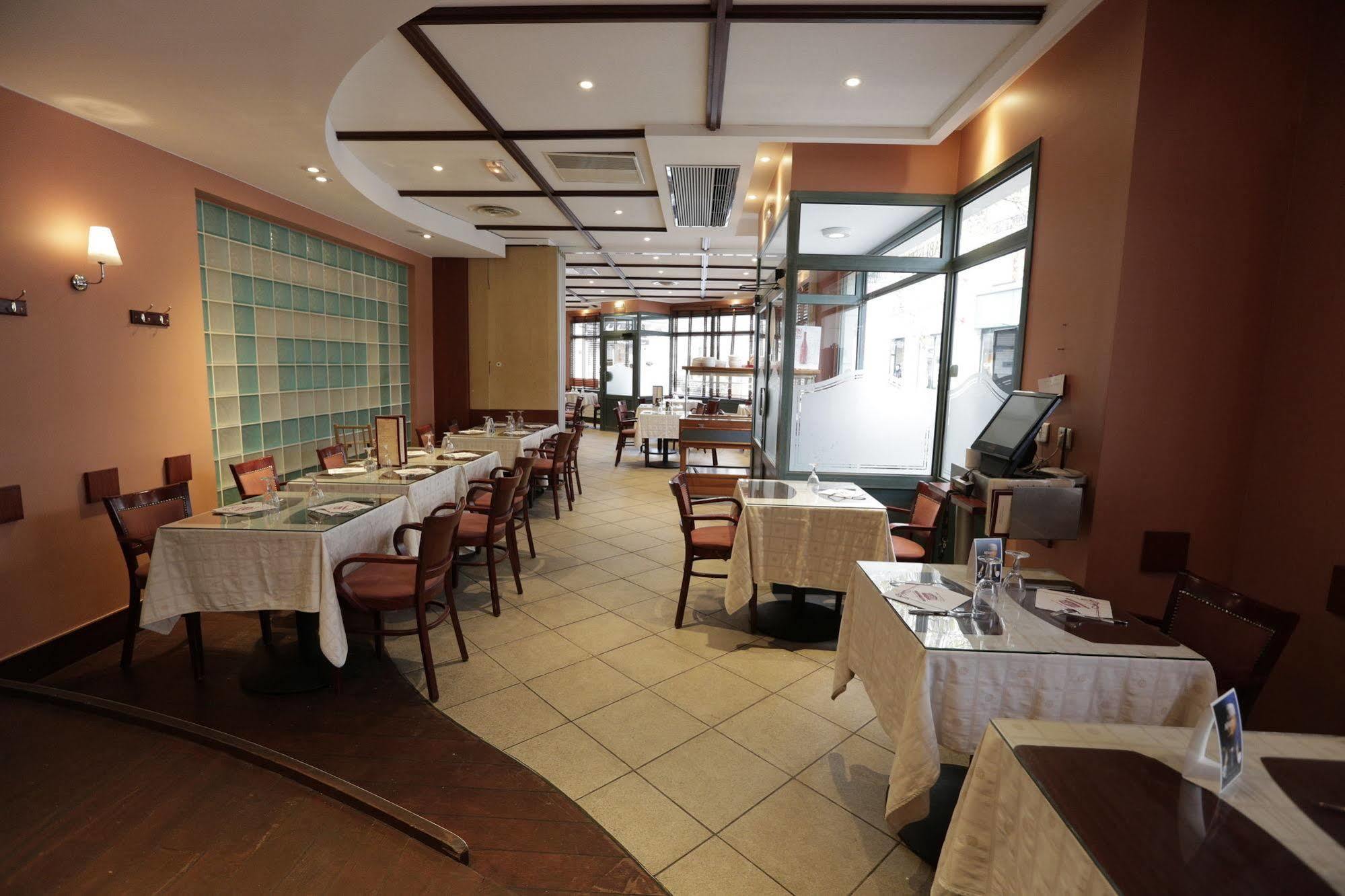 Hotel Au Petit Caporal Maisons-Alfort Ngoại thất bức ảnh