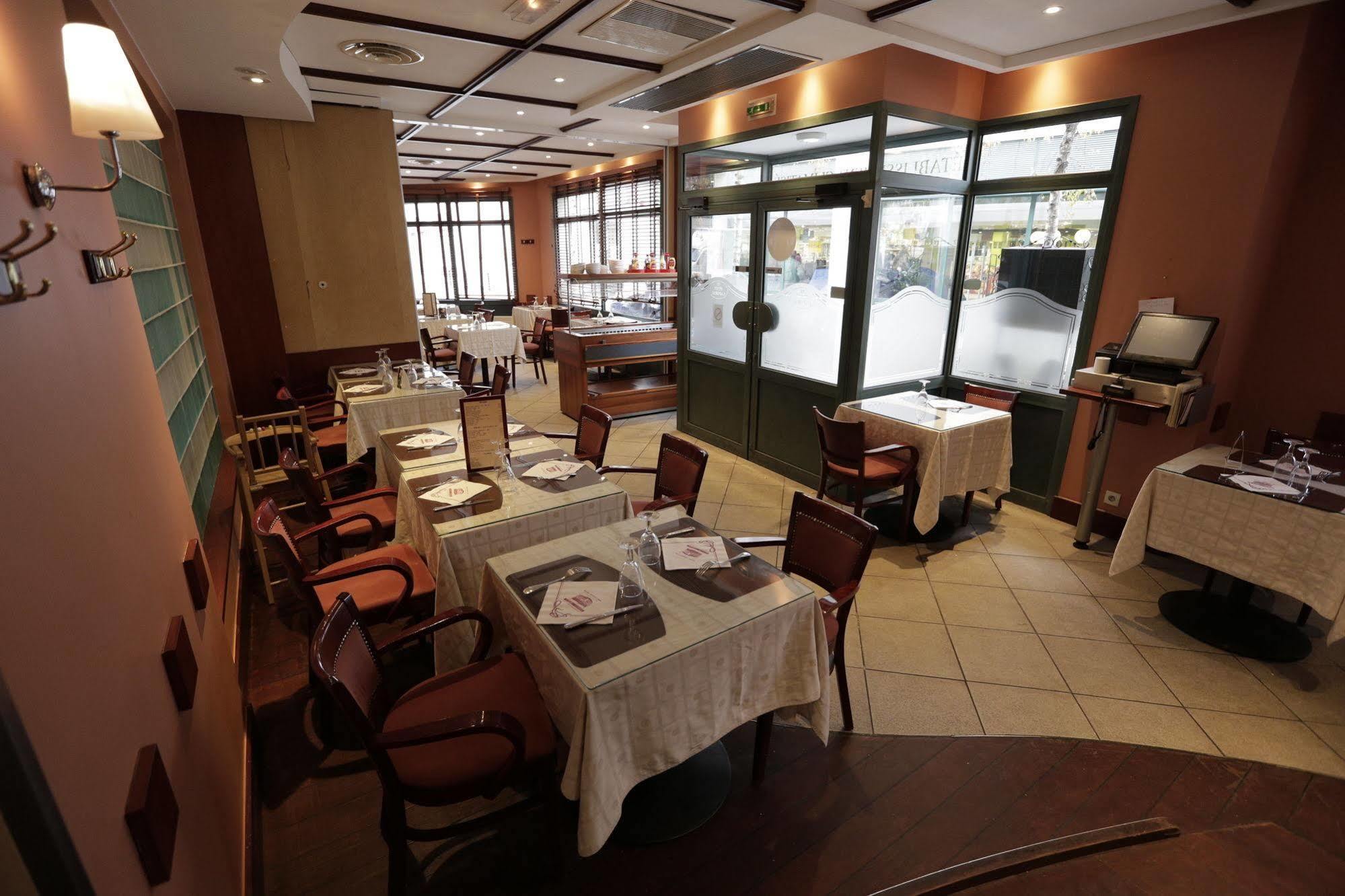 Hotel Au Petit Caporal Maisons-Alfort Ngoại thất bức ảnh