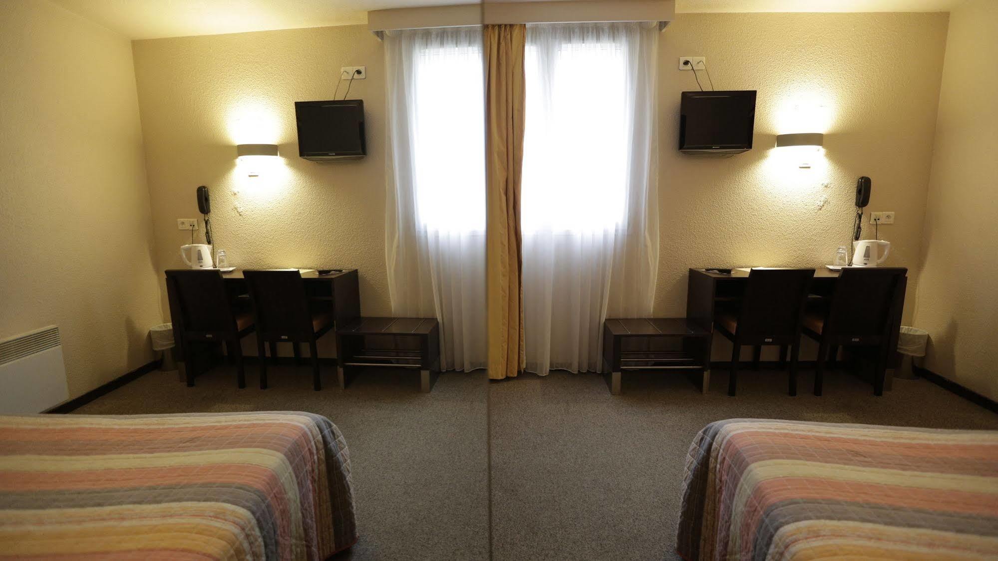 Hotel Au Petit Caporal Maisons-Alfort Ngoại thất bức ảnh