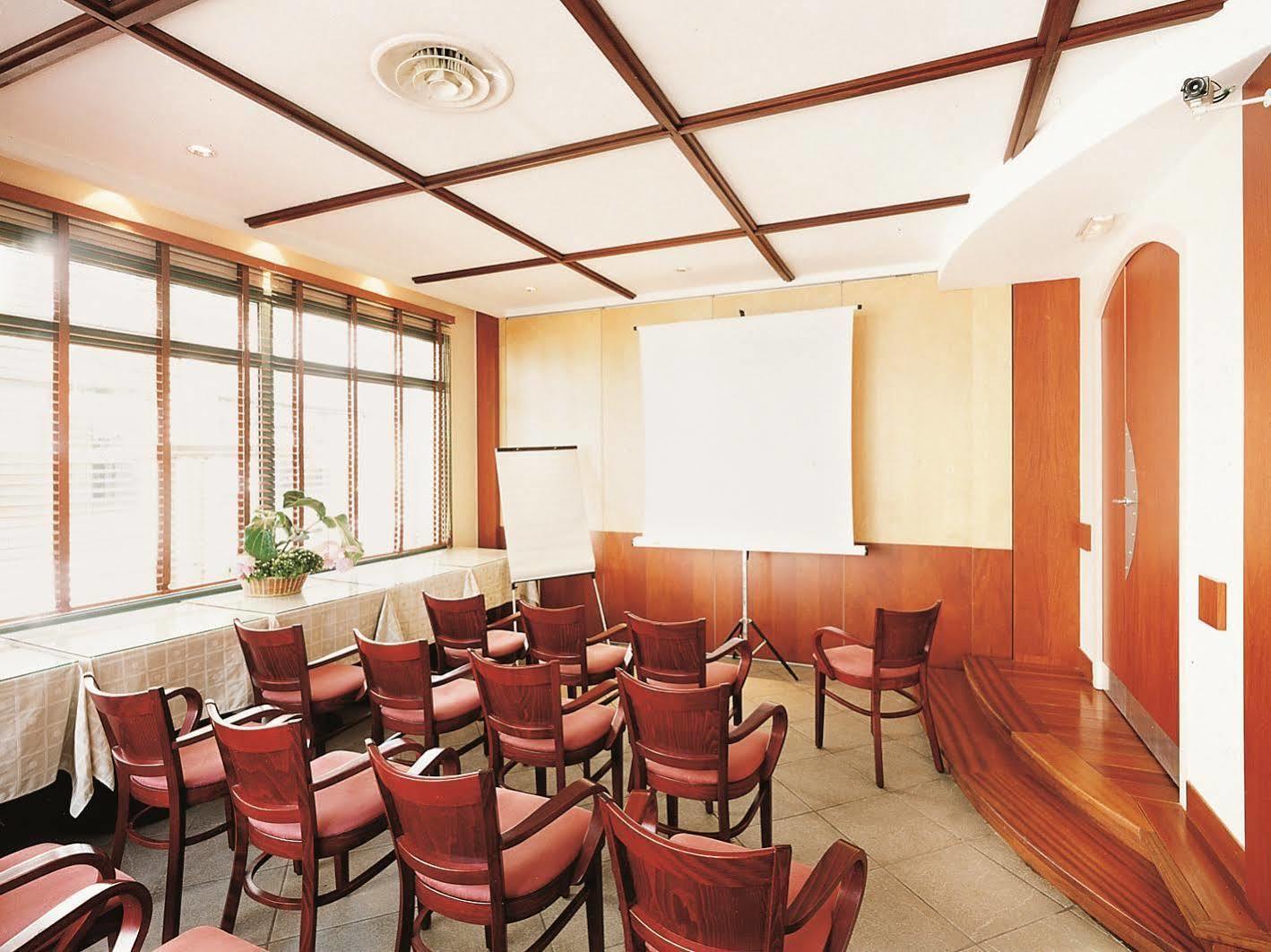 Hotel Au Petit Caporal Maisons-Alfort Ngoại thất bức ảnh